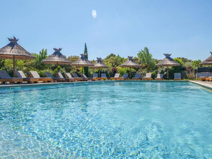 Hôtel pour 5 personnes, avec jacuzzi ainsi que piscine et jardin, animaux acceptés