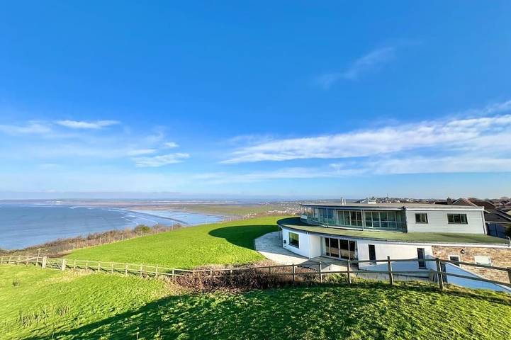 Cottage for 14 people, with Hot tub and Garden in Westward Ho