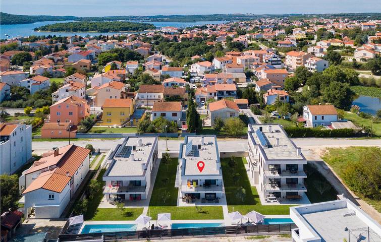 Appartement de vacances entier, Charmant appartement avec piscine et terrasse, à 2 km de la plage de Bijela in Medulin City, Medulin