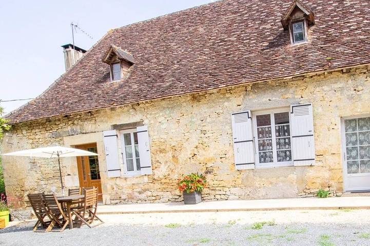 Gîte pour 6 personnes, avec terrasse et jardin à Tourtoirac