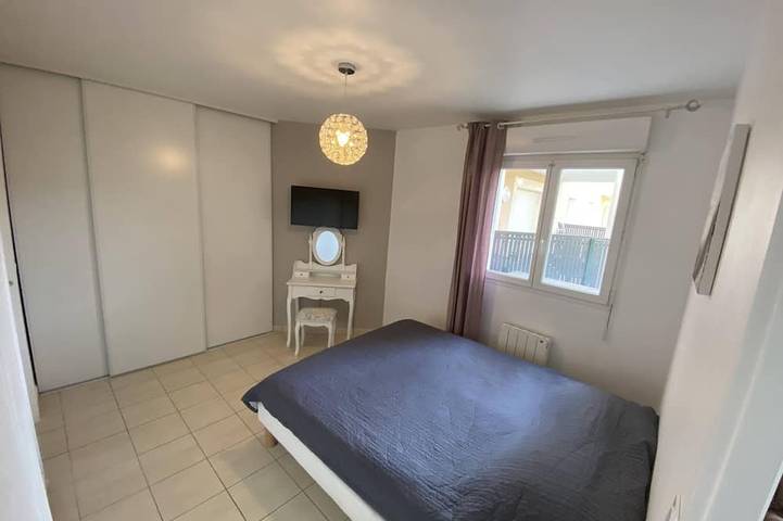 Gîte pour 4 personnes, avec piscine ainsi que terrasse et jardin à Péret - 2