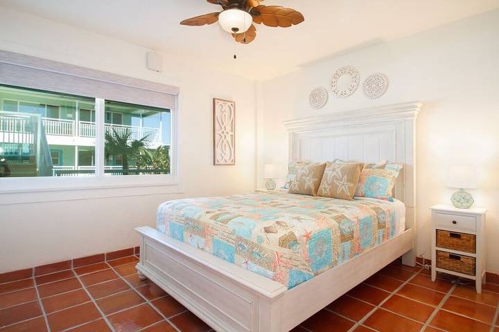 Vacation rental for 4 people, with terrace and yard as well as pool in Treasure Island