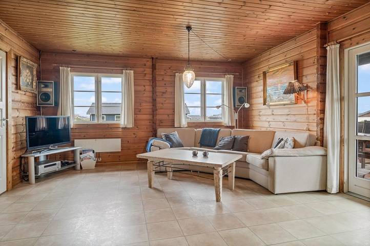 Strandnahes Blockhaus mit Sauna in Bjerregård in Bjerregård, Holmsland Klit