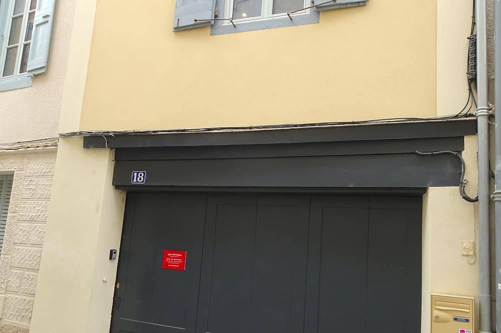 Charming house in the historic district with a garage in Foix, Ariège