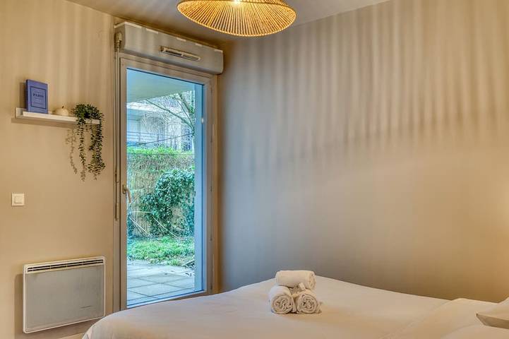 Appartement entier, L’Atmosphère – Agréable T2 avec terrasse – 2 pers – Tram T5 in Bron, Lyon et ses environs