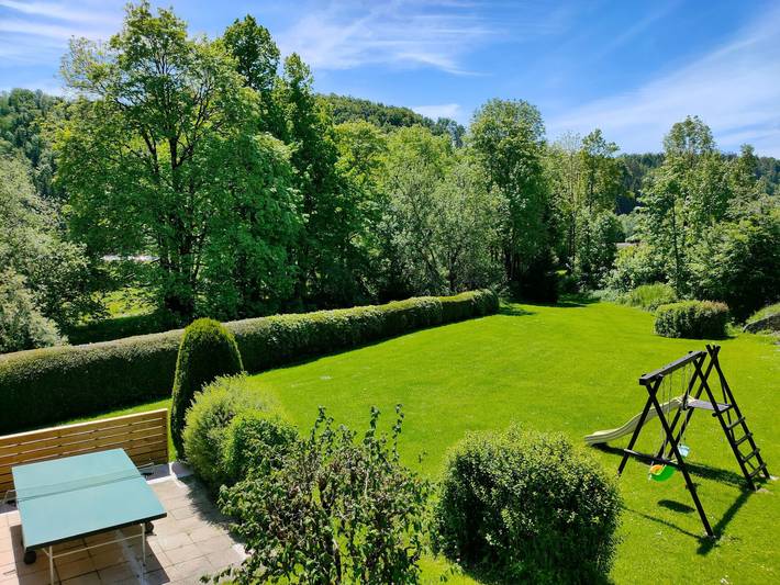 Vacation rental for 2 people, with Balcony and Hot tub as well as Terrace and Yard in Jura