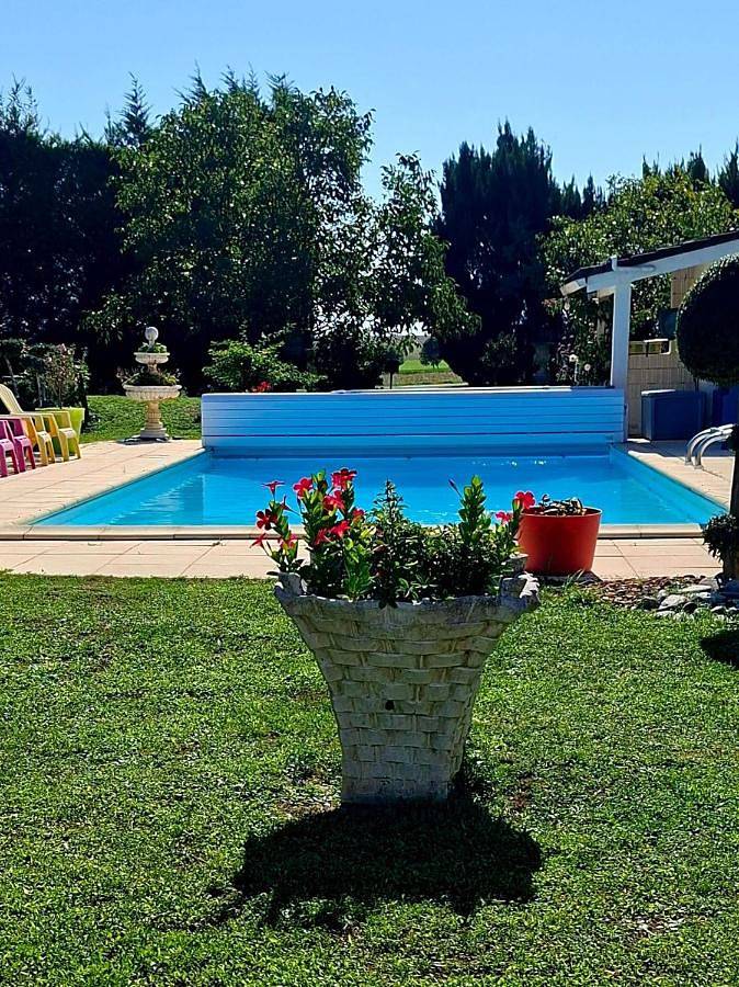Maison d’hôte pour 3 personnes, avec piscine et terrasse ainsi que vue et jardin à Neuville-de-Poitou - 2