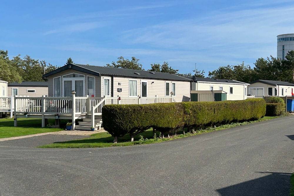 3 Bed Caravan - Sleeps 8 - Pets - Parking in Ingoldmells, Lincolnshire