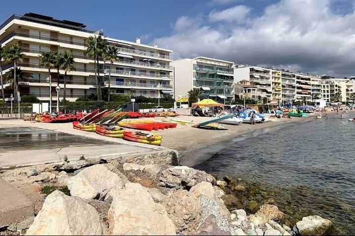 Location de vacances pour 4 personnes dans Bijou Plage Cannes