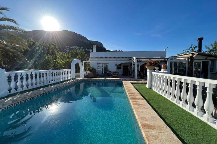 Villa für 10 Personen, mit Terrasse und Whirlpool in Calpe