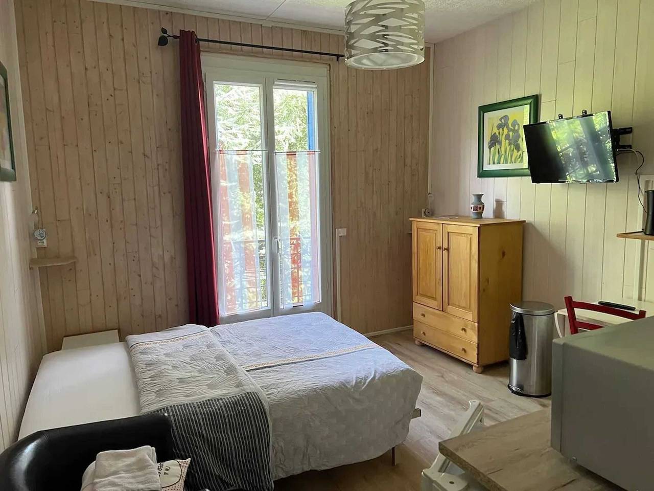 Estudio entero, Estudio moderno en Néris-les-Bains de 17 m² in Néris-les-Bains, Región de Montluçon