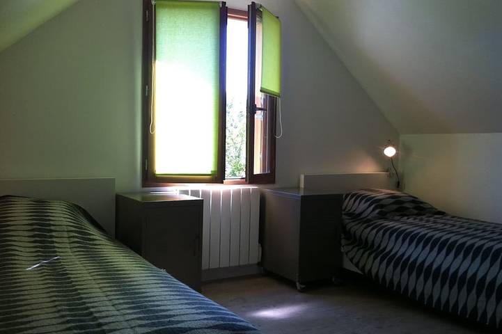 Location de vacances pour 8 personnes, avec jardin ainsi que terrasse et piscine à Fougères-sur-Bièvre - 4