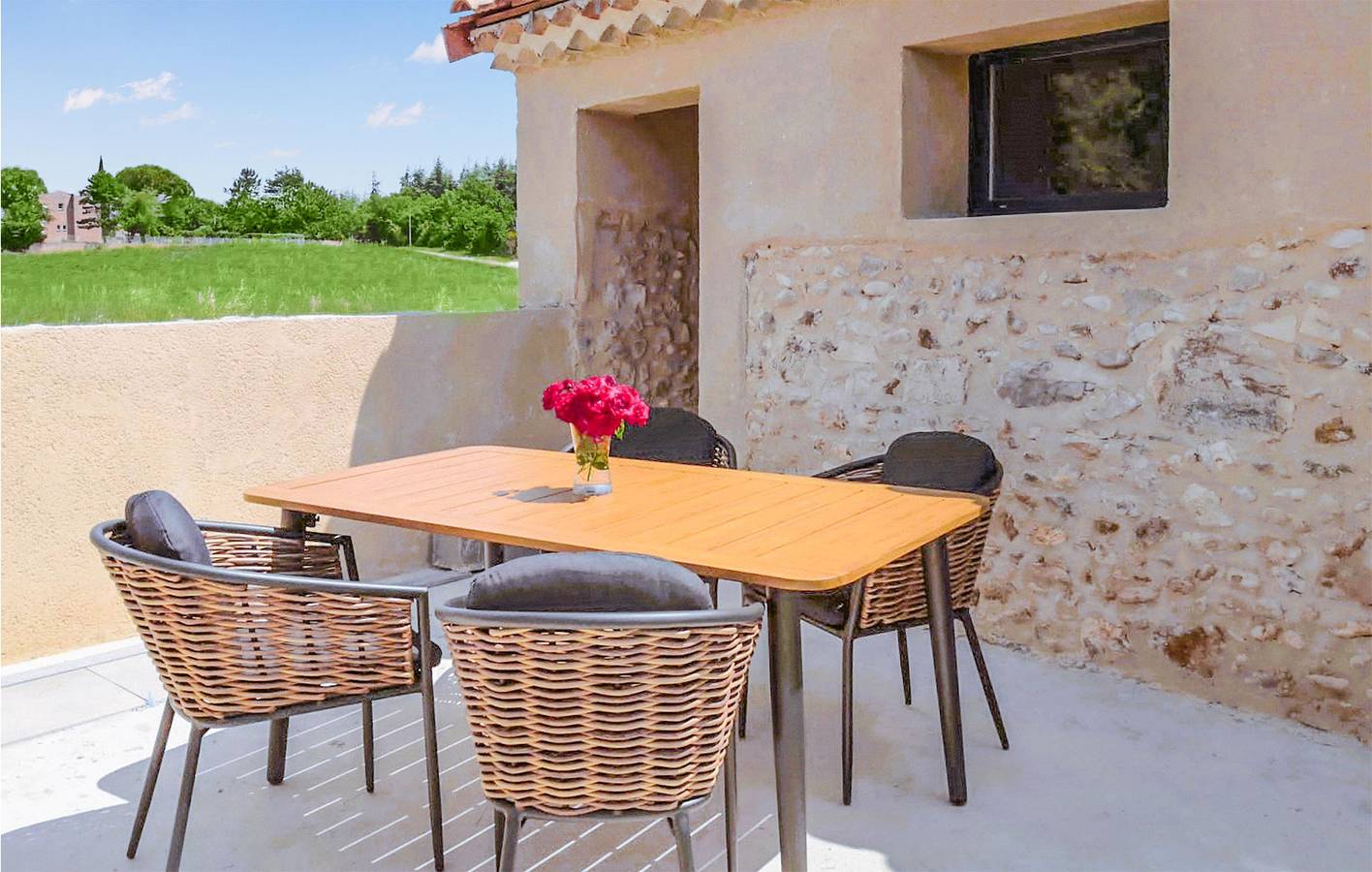Retraite au bord de la piscine avec parking et WiFi in Montboucher-sur-Jabron, Région de nyons