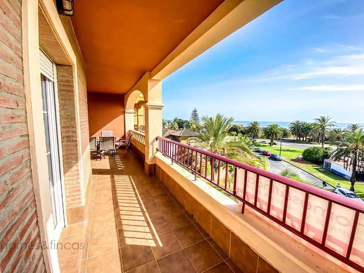 Apartamento de vacaciones para 6 personas, con jardín además de piscina y balcón - 1