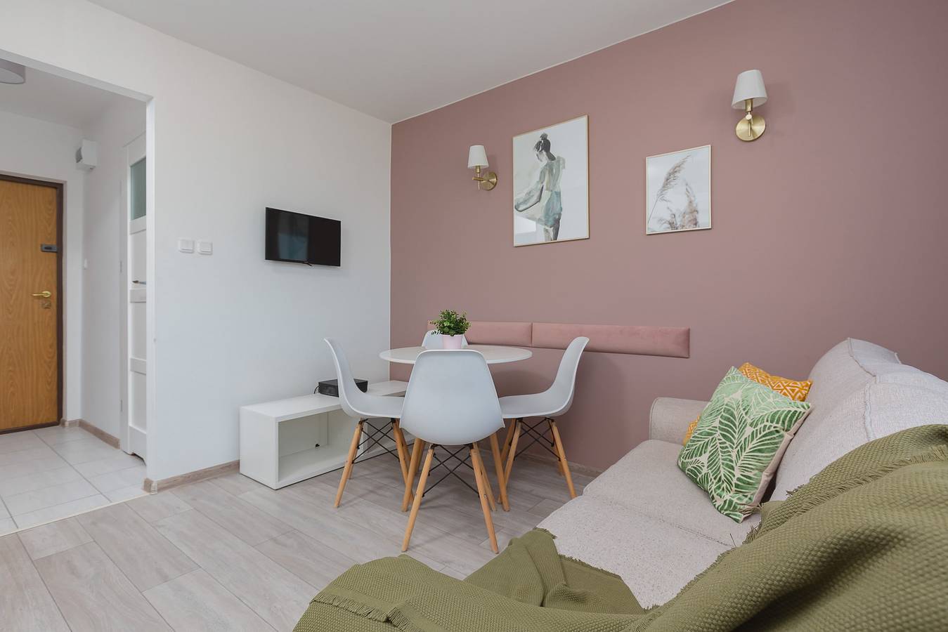 Cały apartament, Solec 79 Warsaw | Air-conditioned Apartment with Balcony | Attractive Location in the Centre in Warszawa (Śródmieście), Warszawa