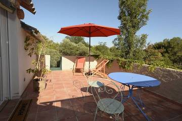 Gîte pour 2 personnes, avec jardin et terrasse à Saint-Mitre-les-Remparts