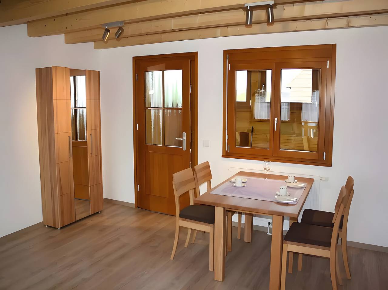 Ganze Wohnung, Apartment 'Rheinaue' mit Gemeinschaftsgarten, Balkon und Wlan in Ichenheim, Neuried