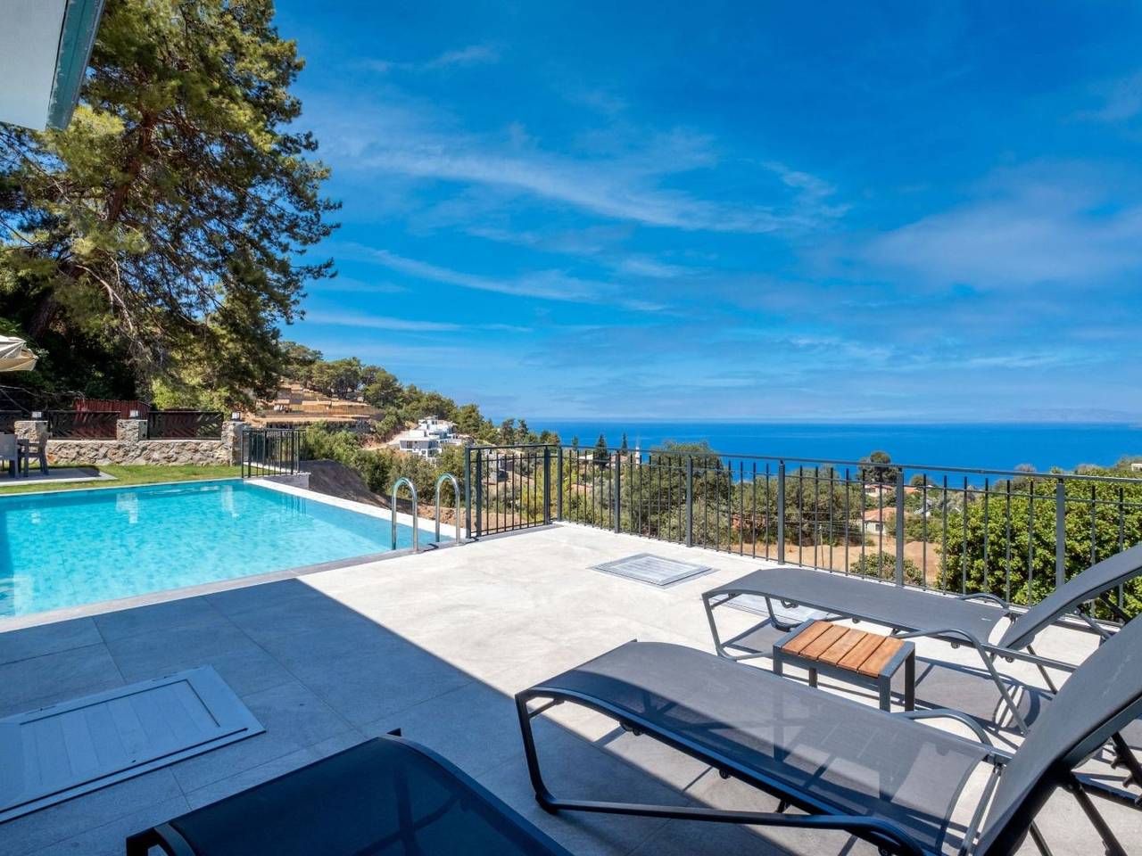 Villa mit Infinitypool in Fethiye Faralya in Fethiye, Egeo Turco