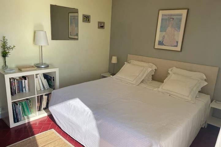 Appartement entier, Appartement dans maison , situé sous la terrasse et totalement indépendant. in Cap Bénat, Bormes-les-Mimosas