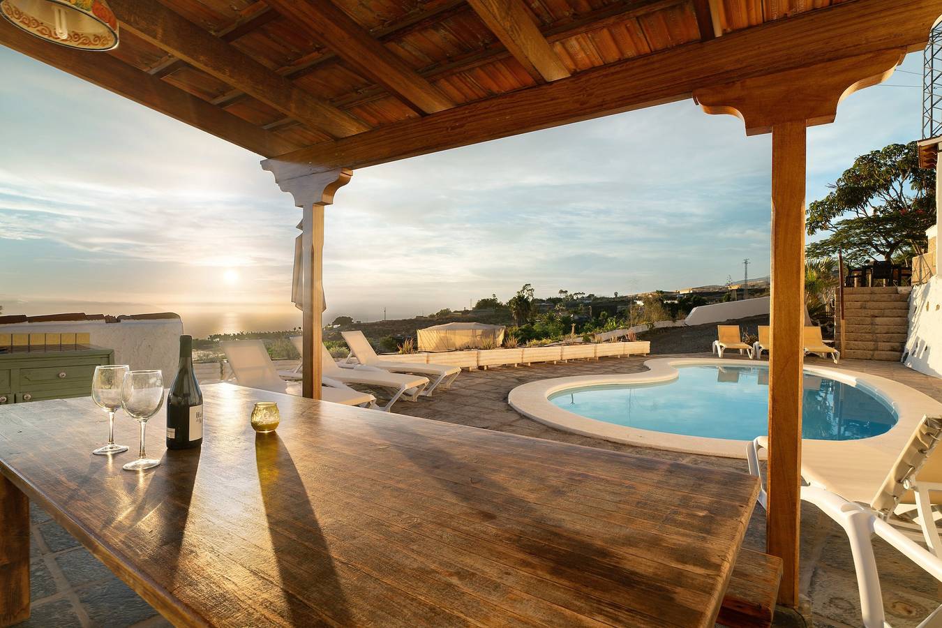 Country House "Biofinca Las Dulces Casa Medianeros" with Sea View, Shared Heated Pool & Wi-Fi in Guía de Isora, South Tenerife