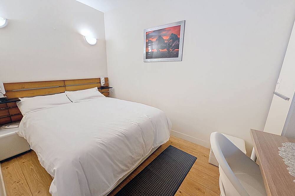 Entire apartment, 2 pieces Metro close code access in Asnières-sur-Seine, Hauts-de-Seine