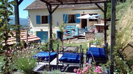 Gîte pour 4 personnes, avec jardin et terrasse à Aleu