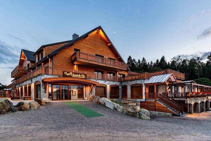 Hôtel pour 2 personnes, avec Terrasse et Jardin ainsi que Piscine et Vue