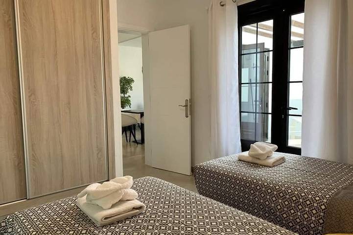 Ganze Wohnung, Vordere Linie, Balkon, Meerblick, gemeinsamer Pool, Klimaanlage, WIFI, Full-TV, Front Line. in Puerto del Carmen, Tías