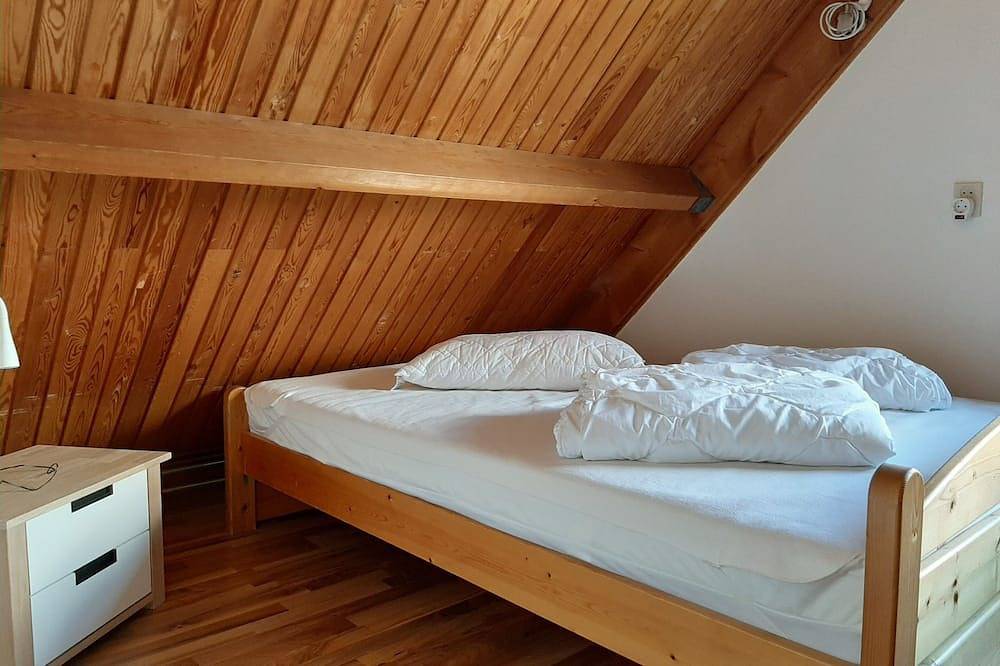Cozy detached vacation home with garden near the beach in Herkingen, Goeree-Overflakkee