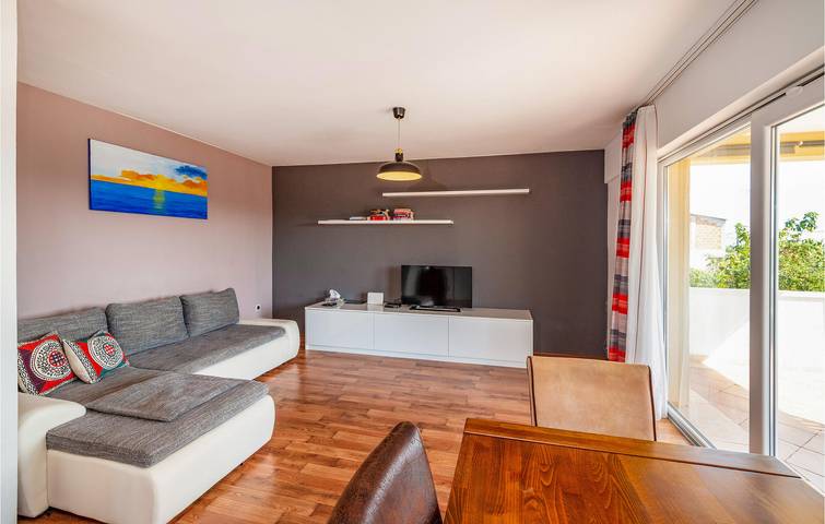 Gemütliche 2-Zimmer-Wohnung mit Pool, WLAN und 1,5 km Entfernung zum Strand in Novigradsko More, Zadar