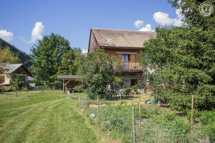 Gîte pour 2 personnes, avec Terrasse dans Presle