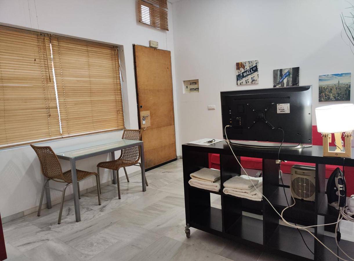 Apartamento entero, Piso y parking 10min Sevilla - Zona Comercial - Joyeria - Pescaderia in Camas , Provincia de Sevilla
