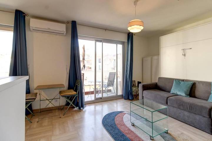 Gîte pour 2 personnes, avec balcon dans Bowling Acropolis Nice