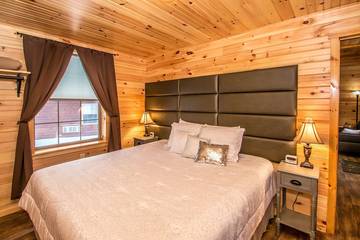 Log Cabin for 2 Guests in Bethlehem, White Mountain National Forest, Picture 3