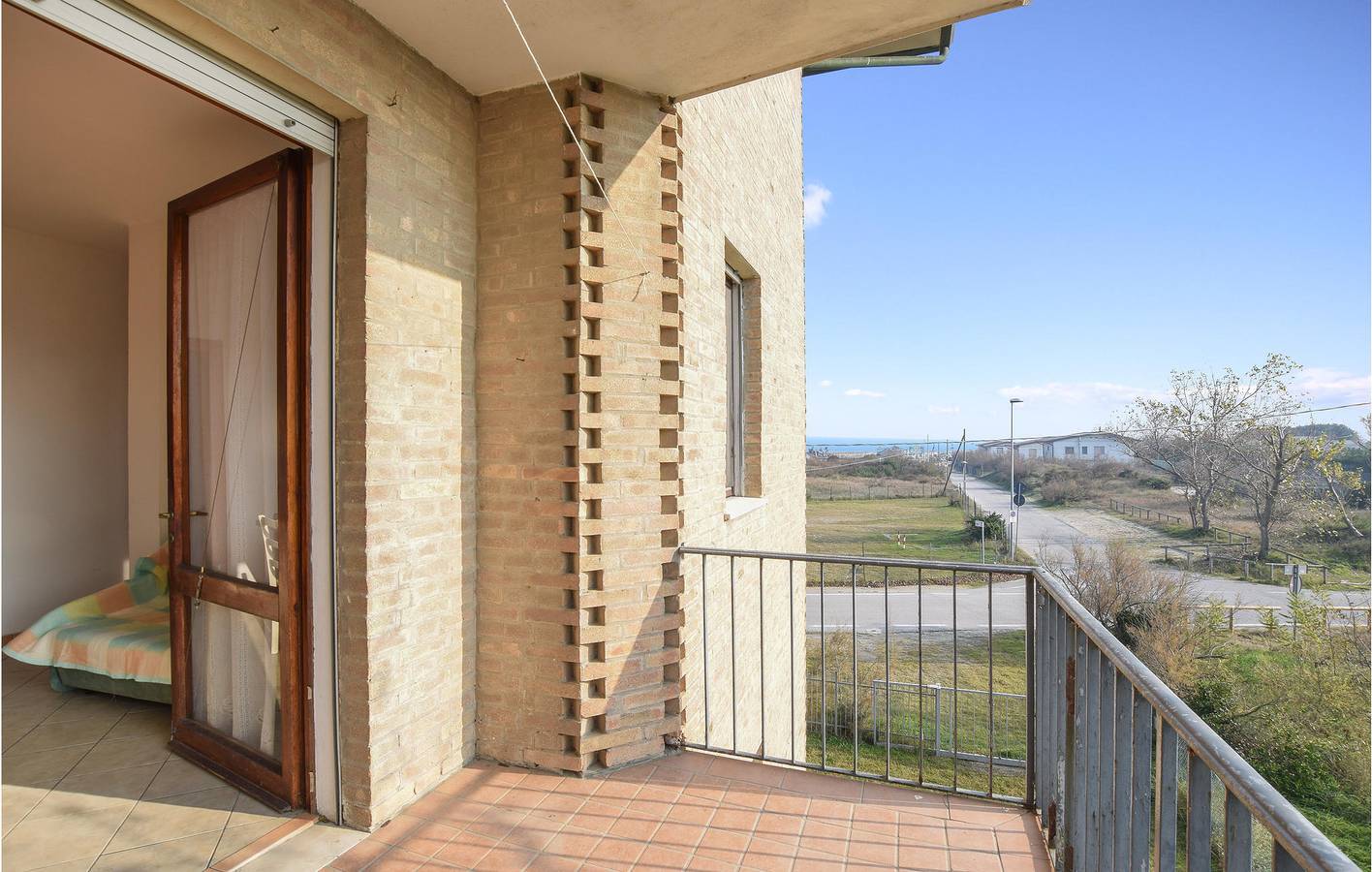Entire holiday apartment, 200m Beach Condo with Parking & Terrace in Rosolina Mare, Polesine