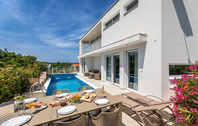 Villa pour 6 personnes, avec terrasse et jardin à Klimno