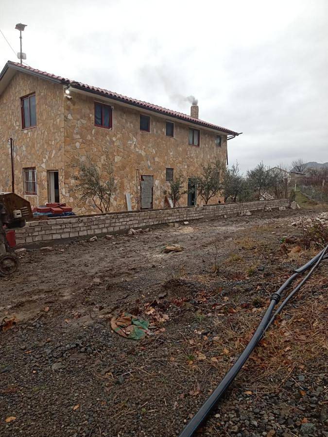 Maison de campagne pour 12 personnes, avec piscine et balcon ainsi que vue et jardin dans Lezhë - 4