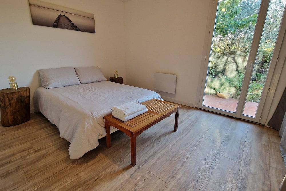 Fully renovated house with garden - Near Nîmes, Arles and Avignon in Saint-Gervasy, Nimes region