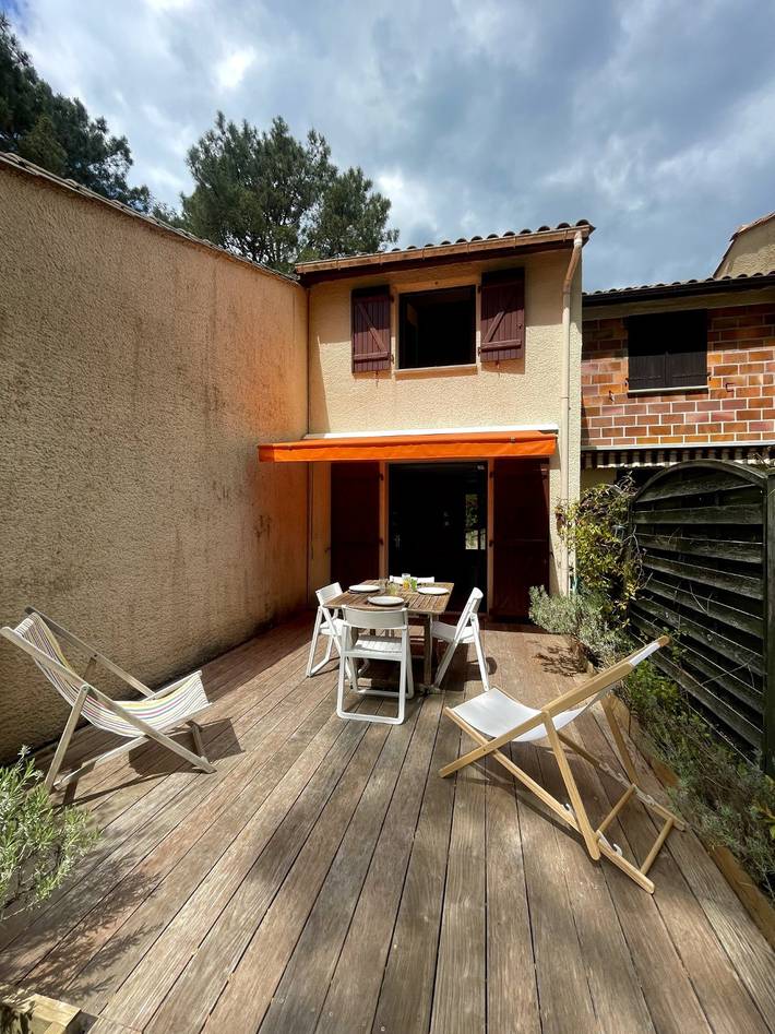 Location de vacances pour 4 personnes, avec terrasse et vue dans Golf de la Méjanne - 2