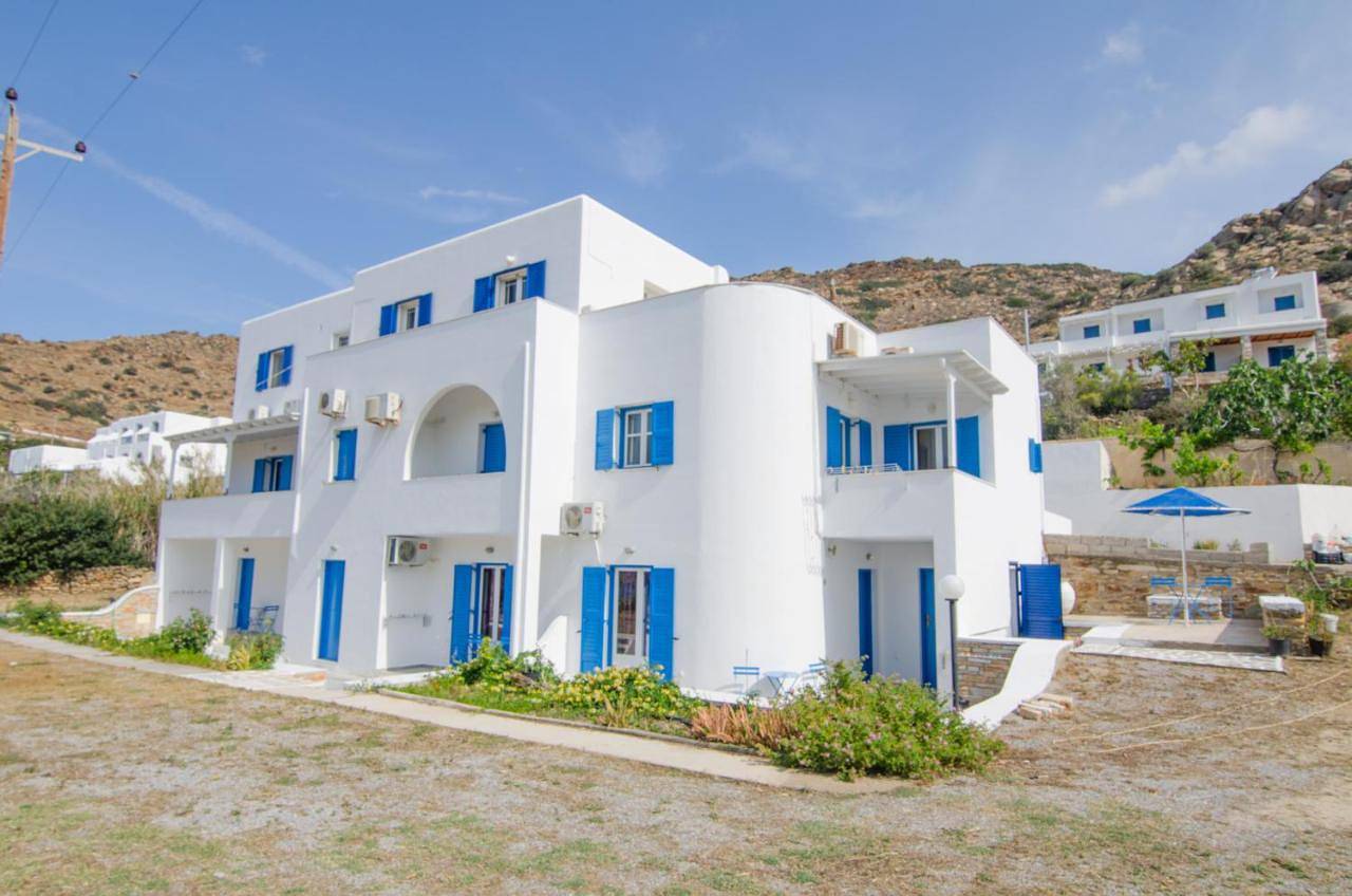 Sunshine Studios in Mylopotas, Íos