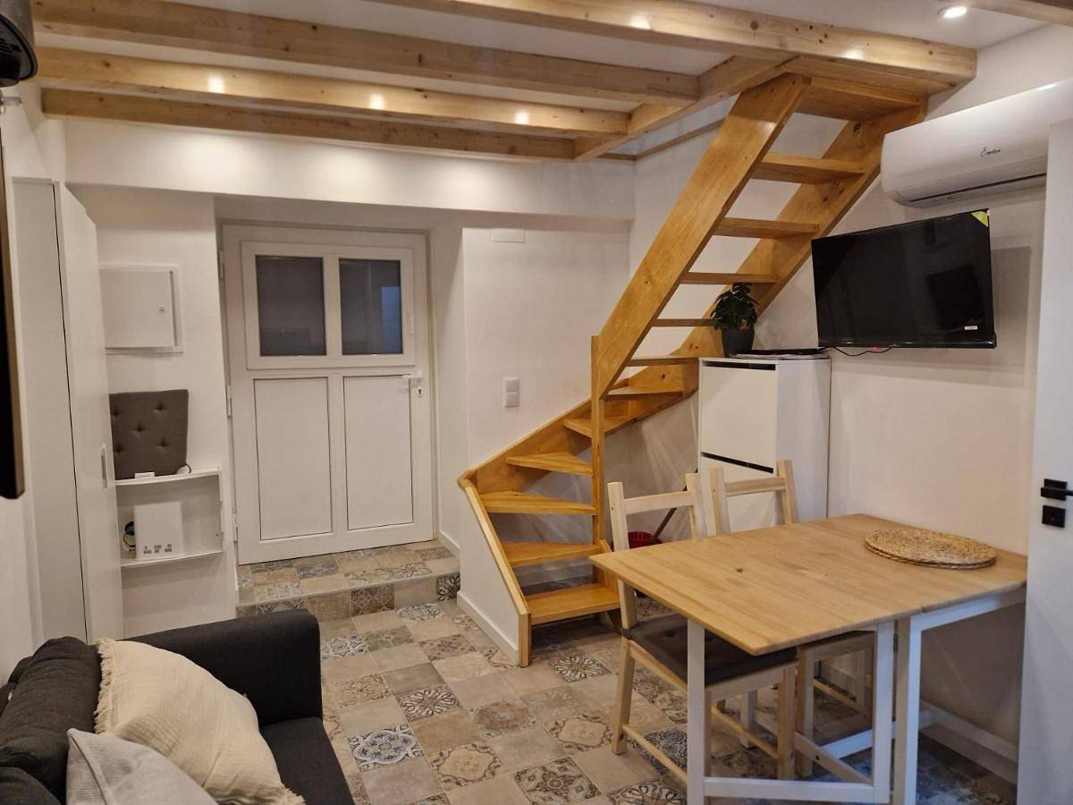 Apartamento inteiro, One-Bedroom Apartment in Carnide, Costa de Lisboa