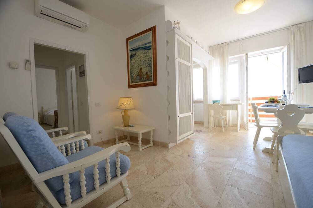 Entire apartment, Le Finestre - One Bedroom Apartment, Sleeps 5 in Marina di Castagneto Carducci, Etruscan Coast