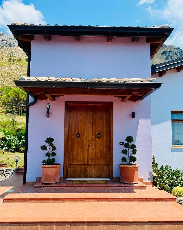Location de vacances pour 6 personnes, avec vue ainsi que piscine et jardin à Santa Domenica Talao - 2