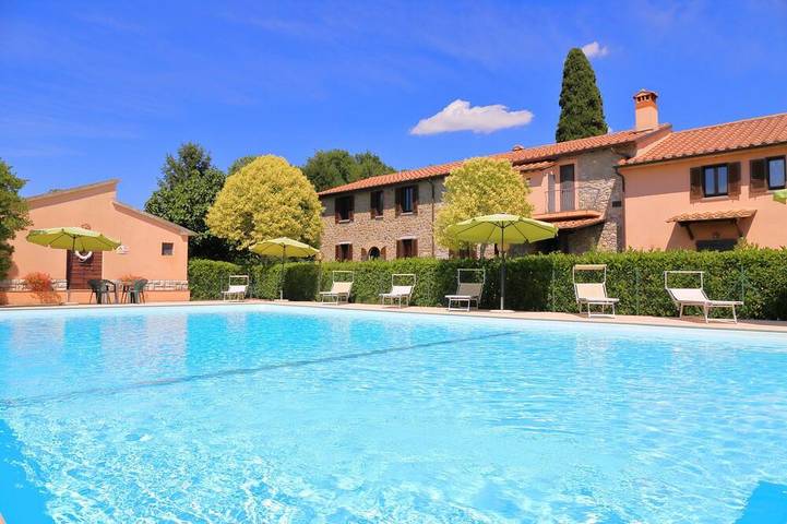 Agriturismo per 4 persone, con giardino in Passignano sul Trasimeno