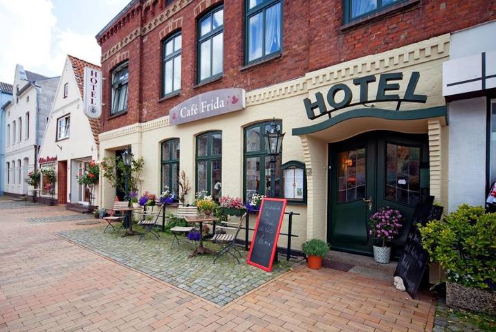 Hotel, mit Terrasse und Garten in Bredstedt