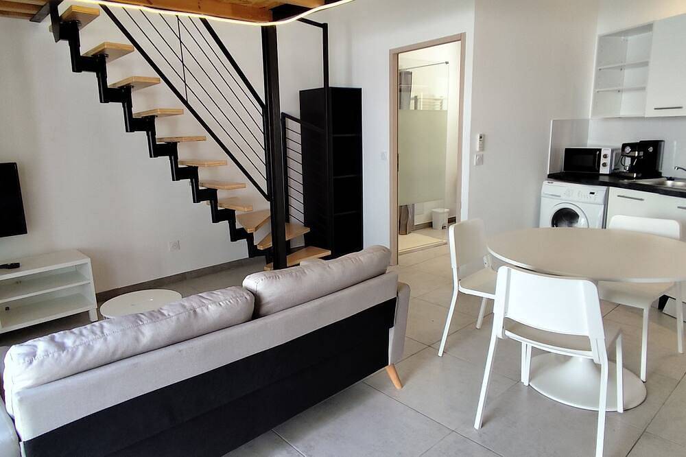 Entire apartment, Studio 32 m², quiet and air-conditioned, ideal for discovering Montpellier and its region. in Port Marianne, Montpellier