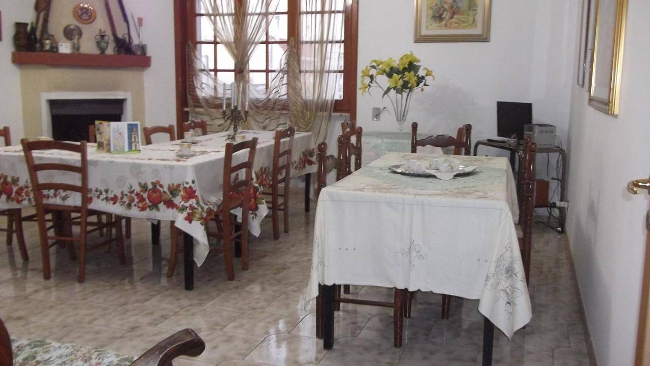 Triple Room with Private Bathroom in Soleto, Provincia di Lecce