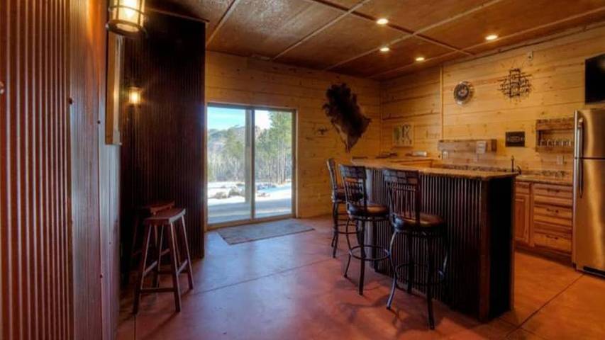 Log cabin for 8 people, with balcony and hot tub in Deadwood