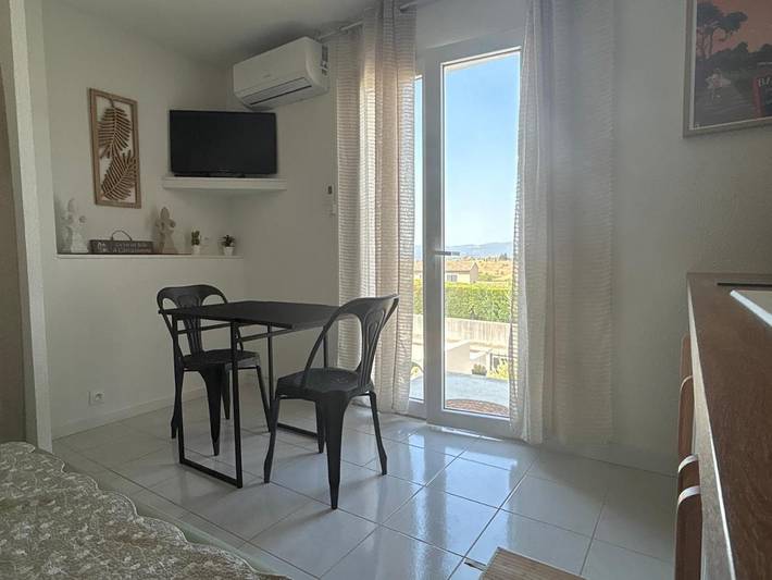 Gîte pour 2 personnes, avec terrasse, animaux acceptés dans Montlegun - 2