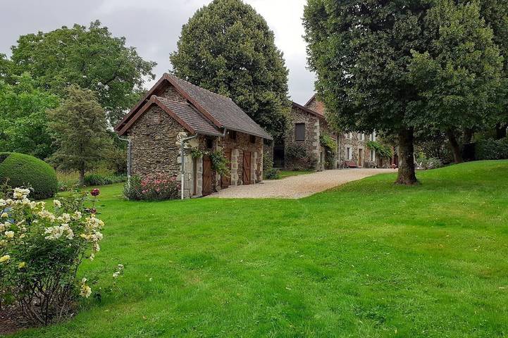 Gîte pour 5 personnes, avec piscine et jardin dans Saint-Paul (Haute-Vienne)